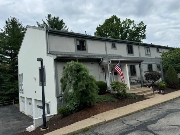 1581 Pinehurst Dr, Pittsburgh, PA 15241