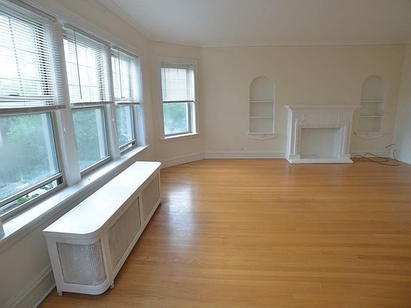2nd image of 6141 N Francisco Ave #3N
