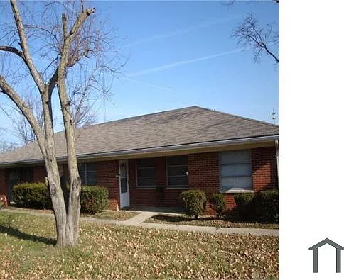 103 Cromwell Pl — Photo 1