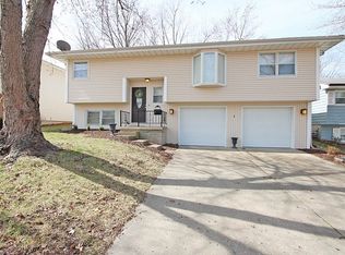 2111 N Oakcrest Ct, Decatur, IL 62526