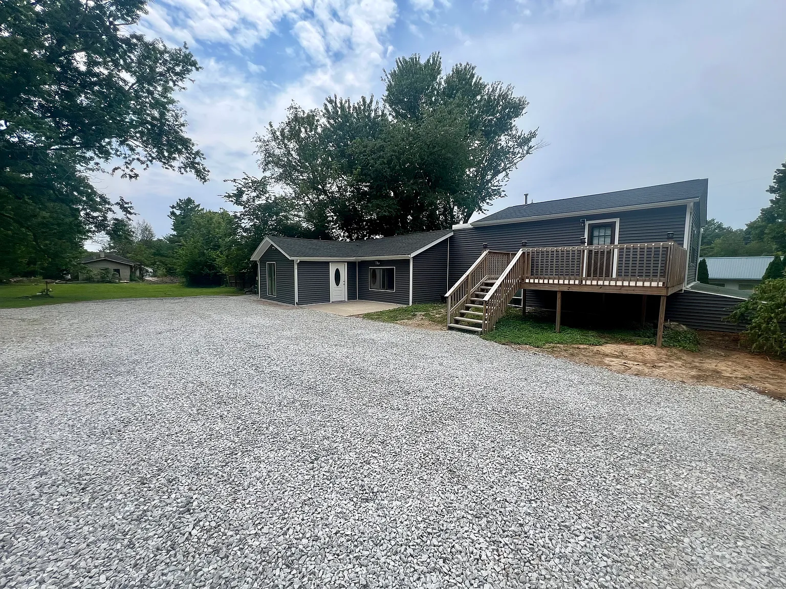 3 bed, 2100 sqft, $2,200 — Photo 2