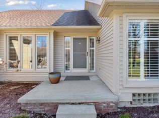 4782 Pine Eagles Dr, Brighton, MI