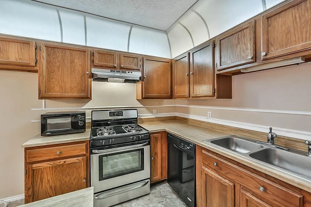 3 bed, 2.0 bath, 1524 sqft, $1,750 — Photo 3