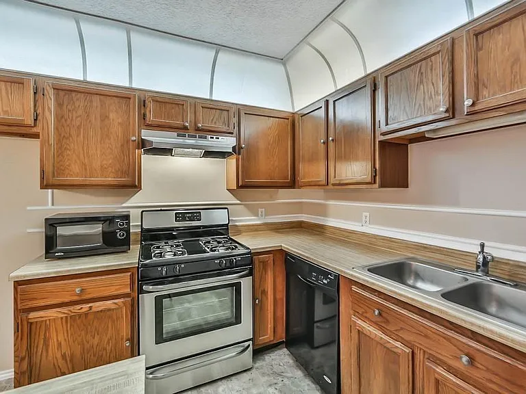 11822 Yearling Dr — Photo 3