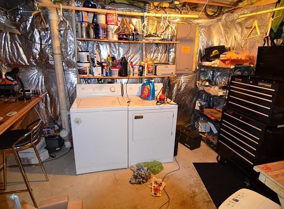 Laundry/workroom