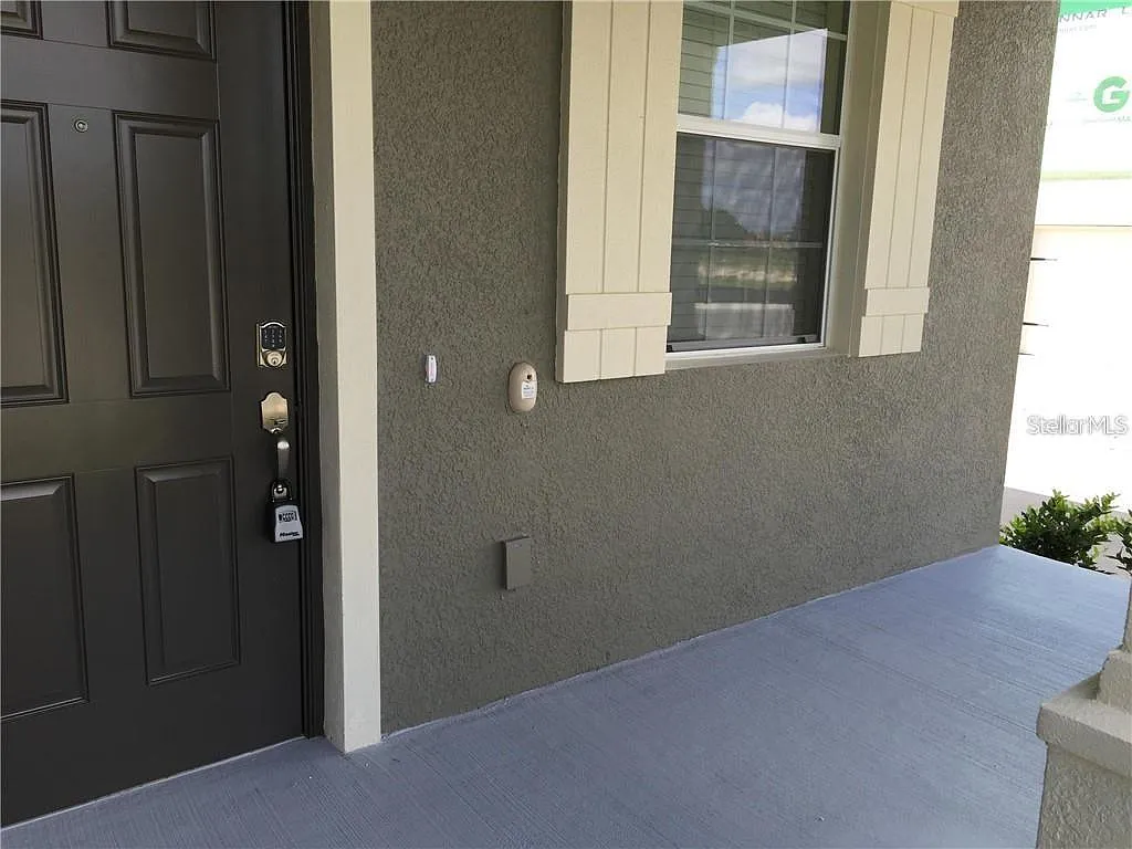 3 bed, 2.5 bath, 1748 sqft, $2,800 — Photo 2