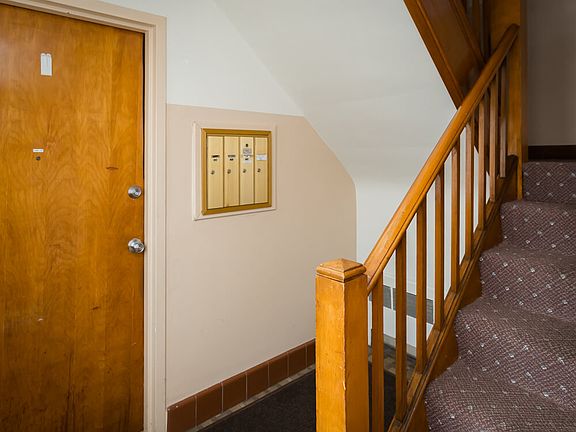 3rd image of 2104 W Foster Ave #2N