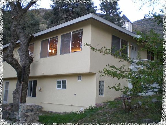 3 Bedrooms / 2 Bathrooms