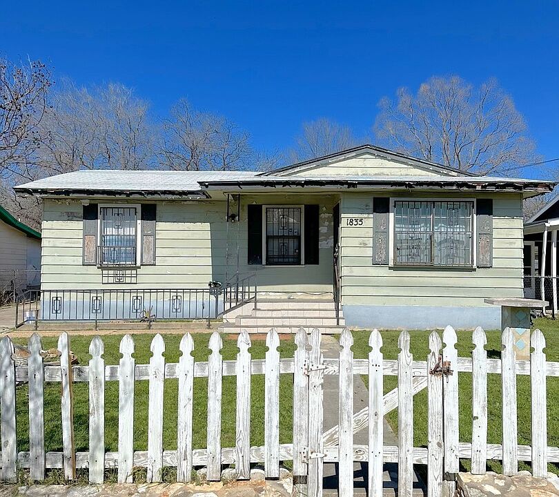 1st image of 1835 W Pyron Ave