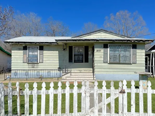 1835 W Pyron Ave, San Antonio, TX 78211