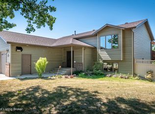 695 7th St SW, Dickinson, ND 58601