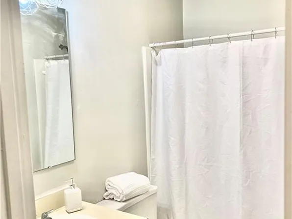 698 Bartons Landing Pl APT 5, Fayetteville, NC 28314