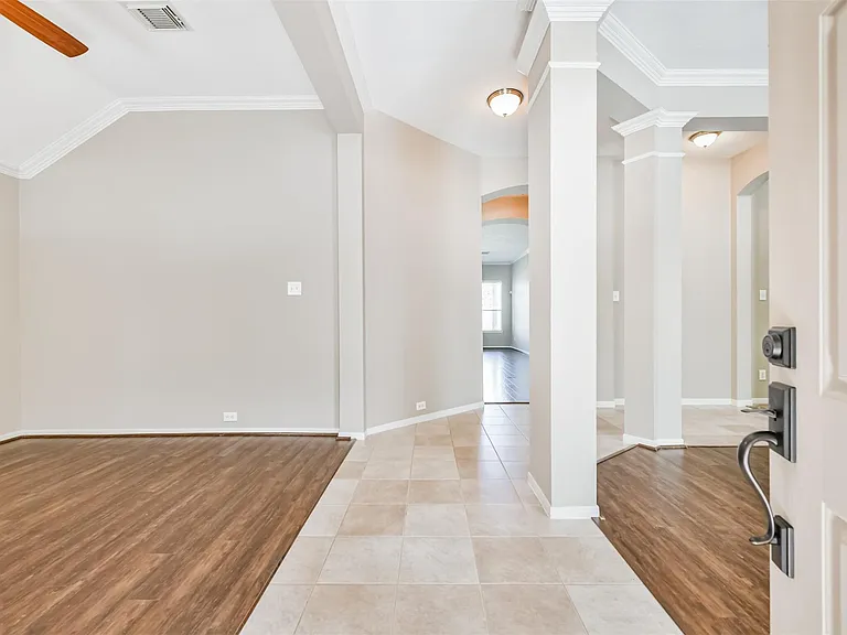 13719 Rolling River Ln — Photo 3