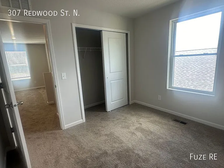 307 Redwood St N — Photo 9