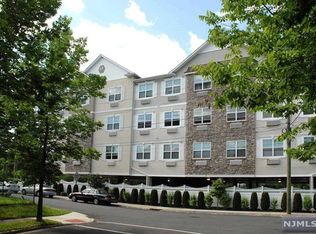 1 Parkway APT 208, Wallington, NJ 07057