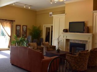 920 Ridge Sq APT 220, Elk Grove Village, IL 60007