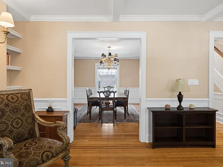 214 E University Pkwy — Photo 12