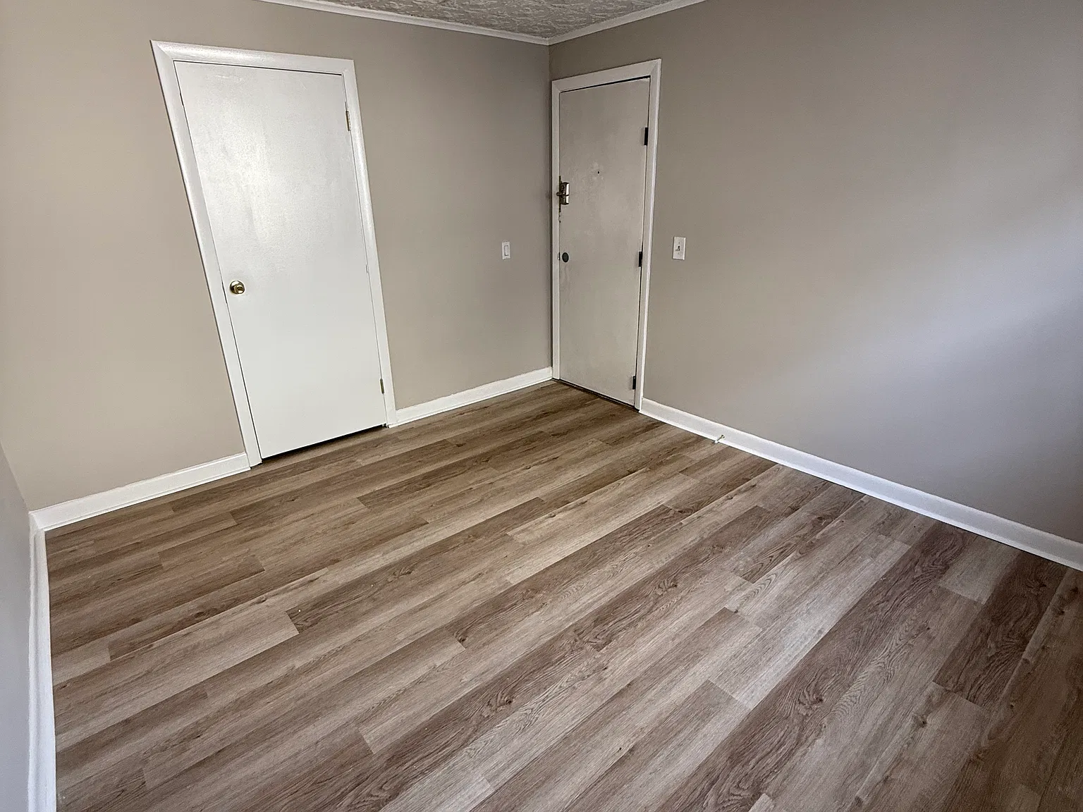 11 Nixon Ave — Photo 1