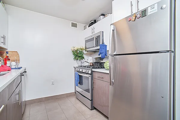 Rented by Keller Williams NYC | media 7