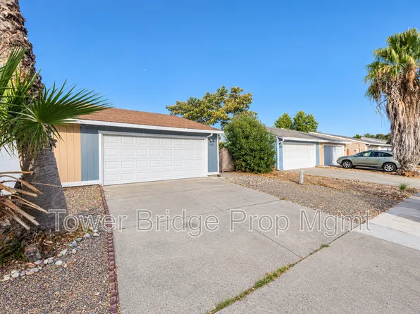 7516 Whisperwillow Dr, Sacramento, CA 95828