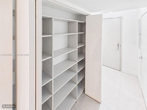 4th image of 488 NE 18th St Unit 203