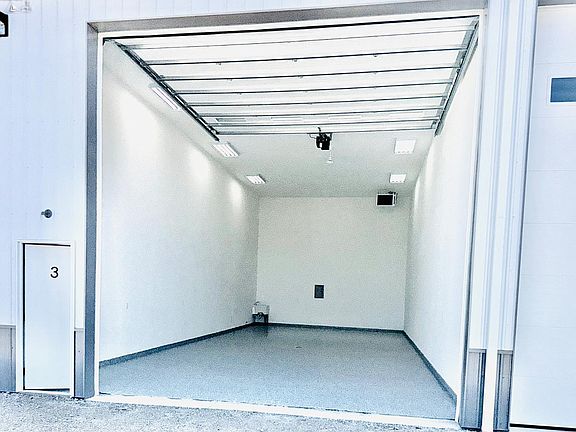 2nd image of 708 SE Catawba Rd #3