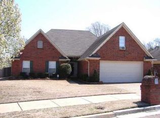 5252 Water Point Dr, Memphis, TN 38141