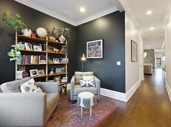 4th image of 2118 W Schiller St #2