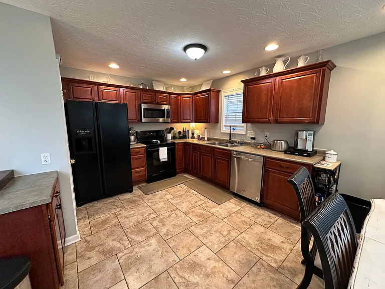 516 Millpond Rd — Photo 2