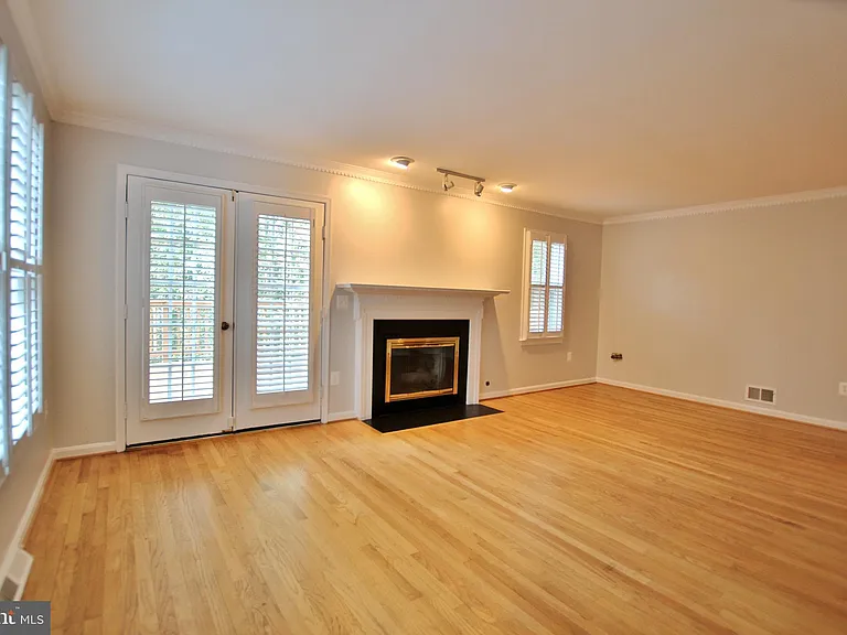 7321 Mallory Ln — Photo 8