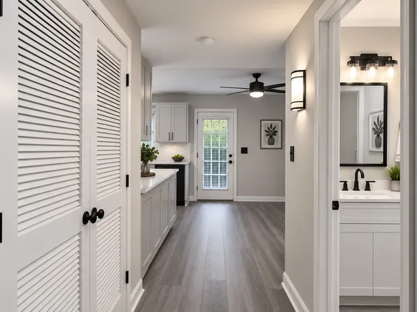 Foxcroft Apartments, 263 Clemwood Pkwy #2B-1Ba-1080Sqft, Hampton, VA 23669