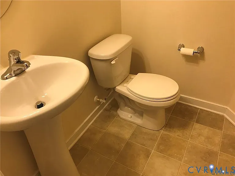 8213 Center Path Ln — Photo 10