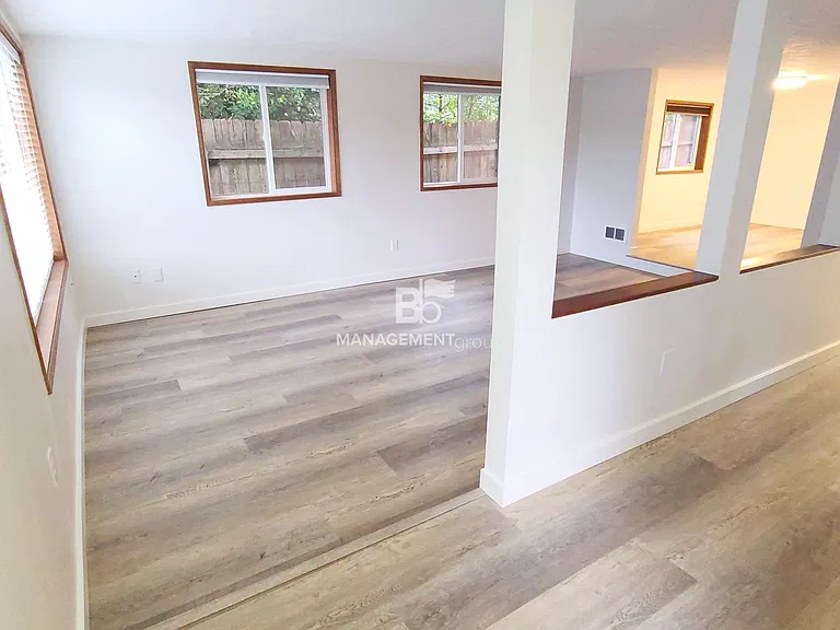 3708 Kenthorpe Way — Photo 3
