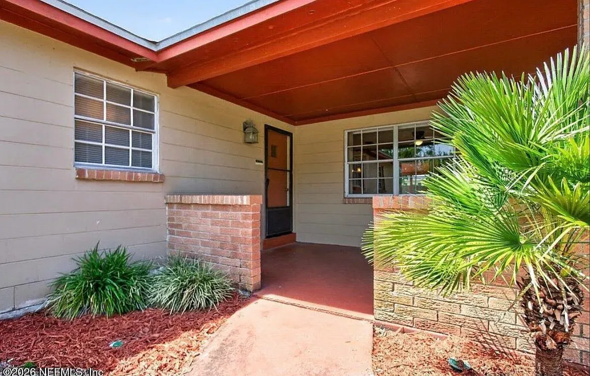 3 bed, 1390 sqft, $1,800 — Photo 3