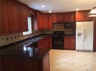 15 Cross Ave, Greenlawn, NY 11740