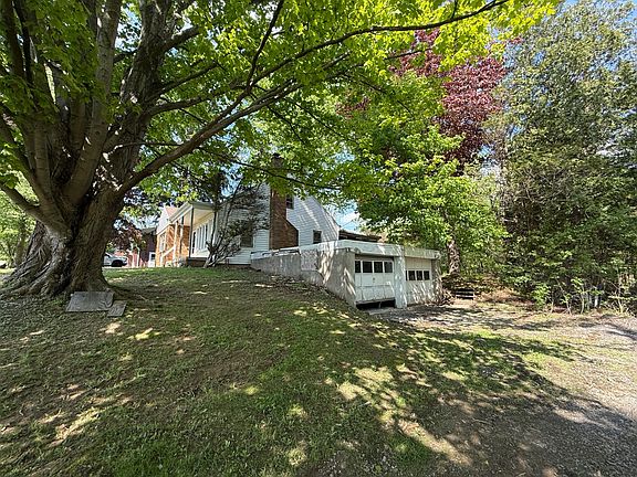 3rd image of 8356 Maple Rd