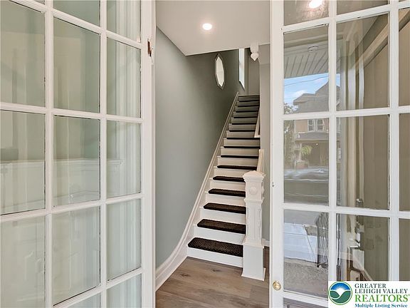3rd image of 411 Main St #2
