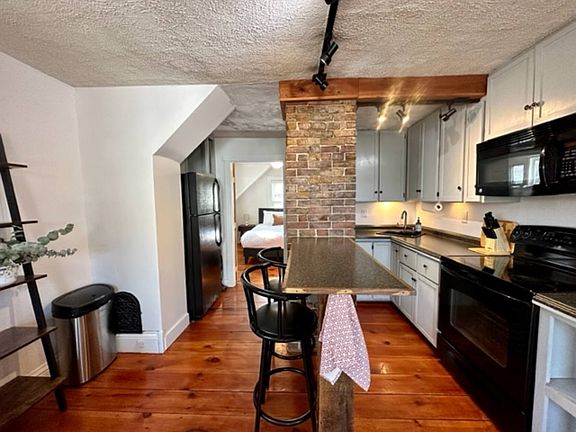 5th image of 46 Bramhall St Unit 1