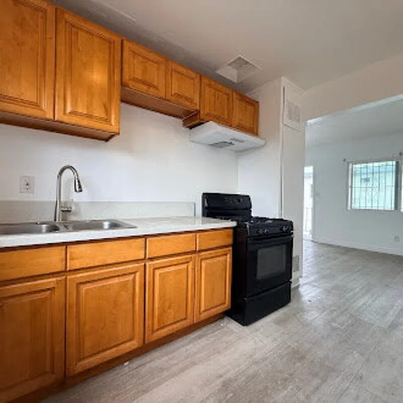 2 bed, 1.0 bath, 583 sqft, $1,750 — Photo 3