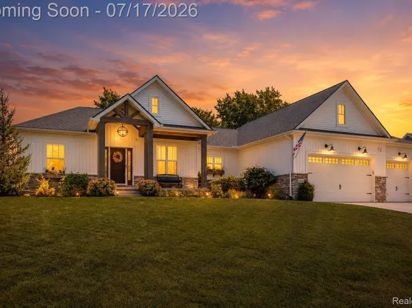 12349 Sugar Maple Dr, Fenton, MI 48430
