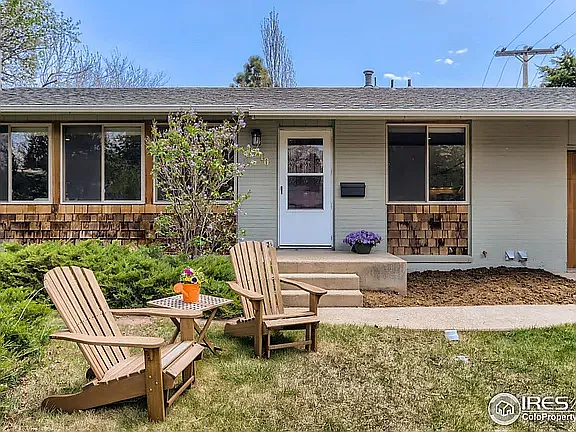 1310 Claremont Dr — Photo 5