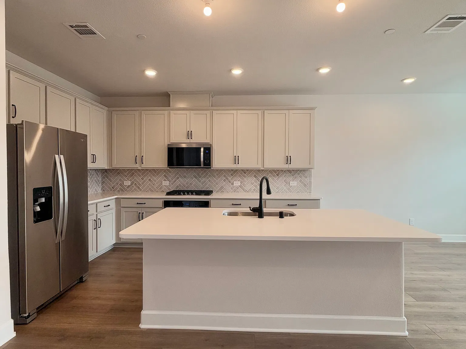 3 bed, 1887 sqft, $3,300 — Photo 4