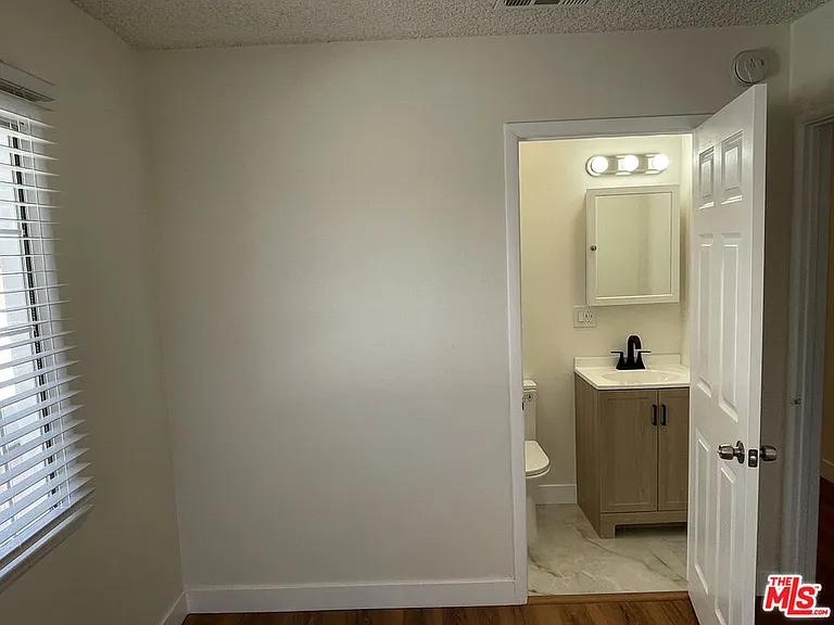 10631 Tinker Ave — Photo 24