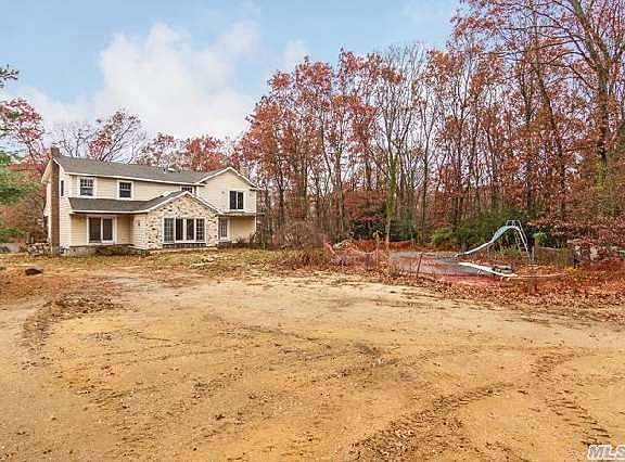 3rd image of 15 Village Hill Dr