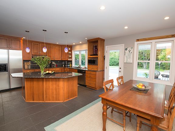 4th image of 878 Bluespring Ln