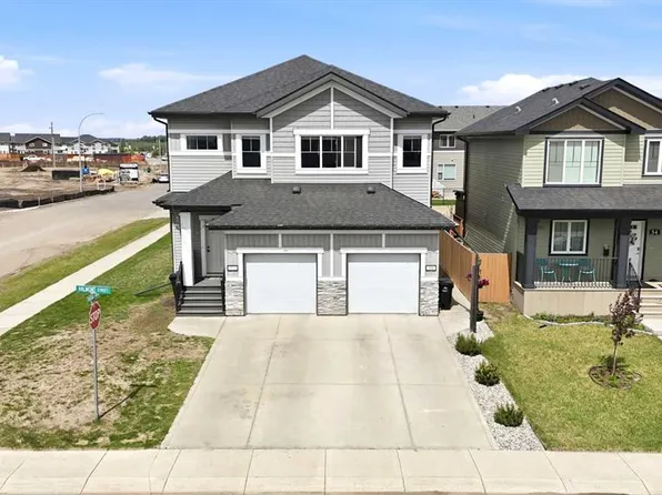 58 S Valmont St #A & B, Blackfalds, AB T4M 0L2