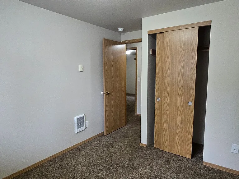 2261 E Crestview Dr — Photo 22