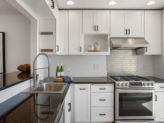5th image of 65 Carver St