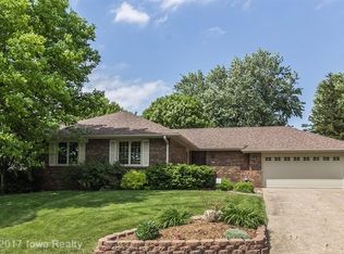 3517 Stonebridge Rd, West Des Moines, IA 50265