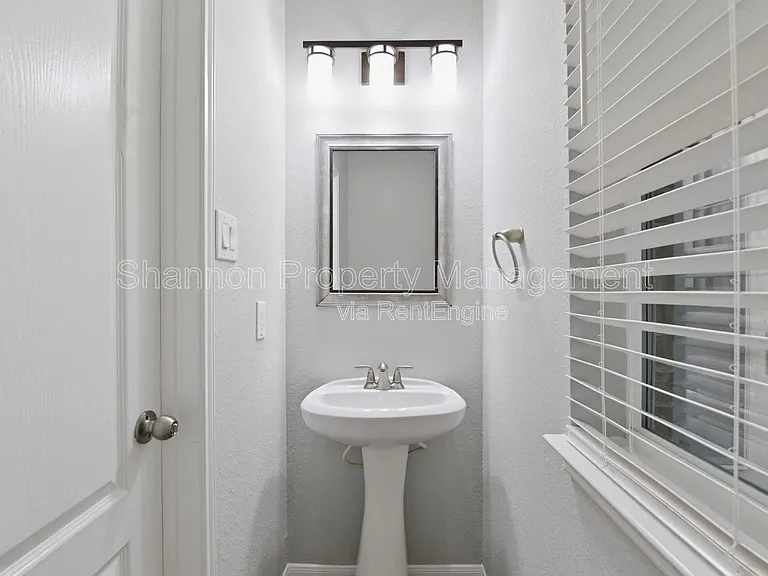 17142 Amarose Dr — Photo 20